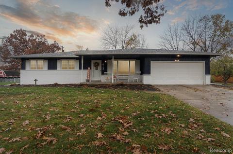 613 Hut-west Dr, Flushing, MI 48433 photo 1