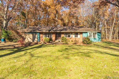 3290 Norton Rd, Howell, MI 48843 photo 1
