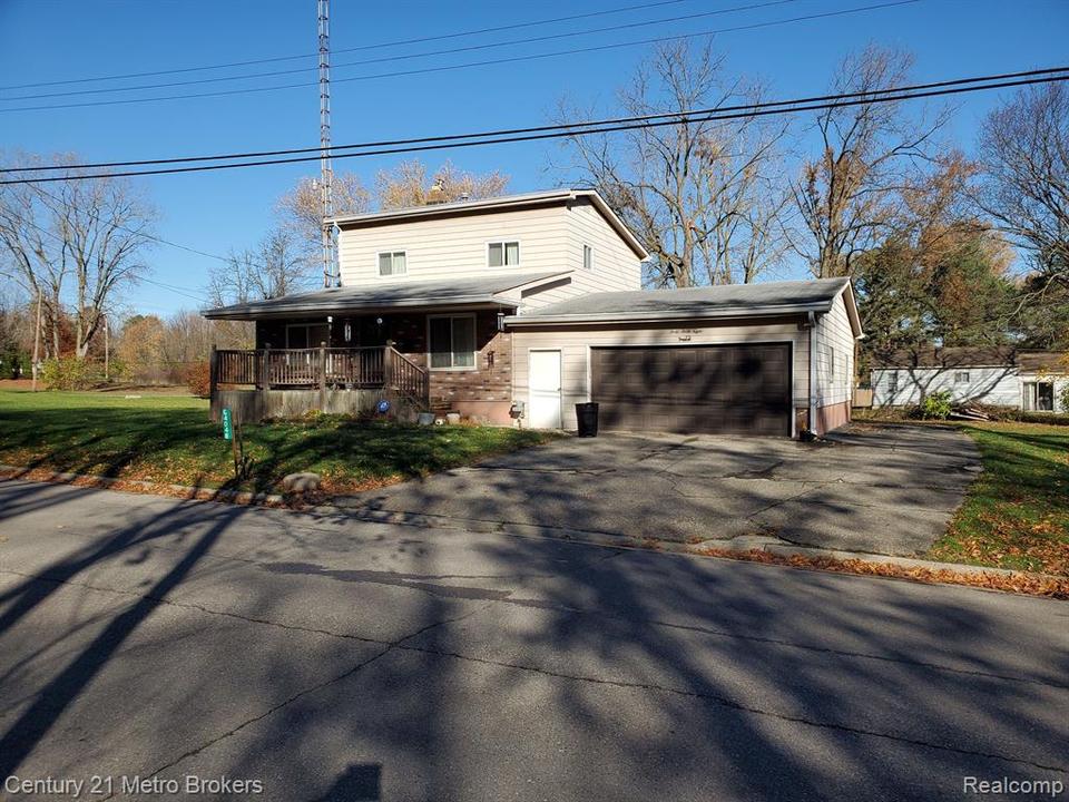 4048 Beveridge Rd, Flint, MI 48532 1 photo Movoto