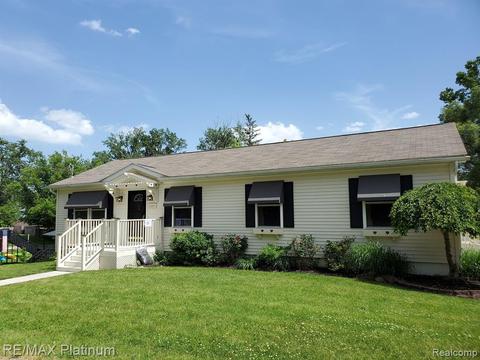 1267 Boulevard Dr, Howell, MI 48843 photo 1