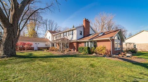 3720 Chenlot, Waterford, MI 48328