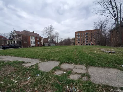 650 Gladstone St, Detroit, MI 48202