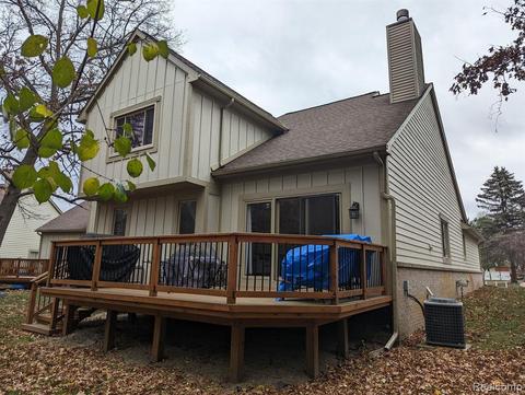 2787 Maple Forest Dr, Wixom, MI 48393 photo 1