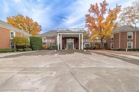 17111 E Jefferson Ave #11, Grosse Pointe, MI 48230 photo 1