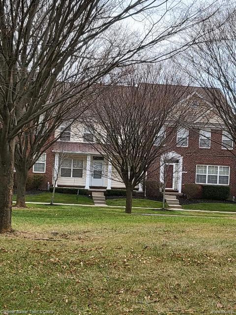246 Stonegate E, Pontiac, MI 48341 photo 1