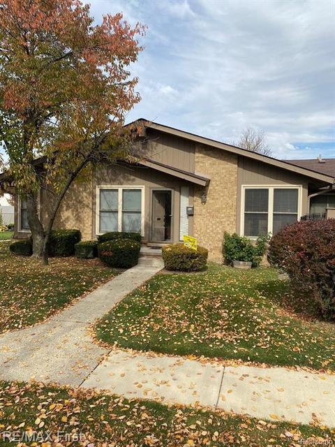2879 Roundtree Dr, Troy, MI 48083 photo 1