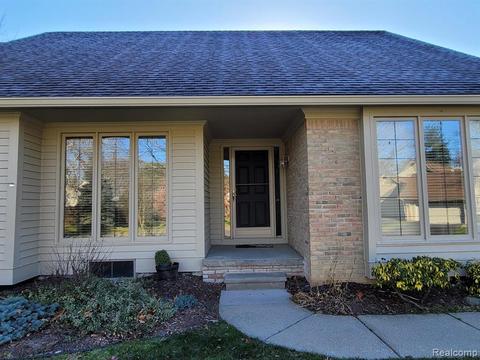 4659 Pine Eagles Dr, Brighton, MI 48116 photo 1