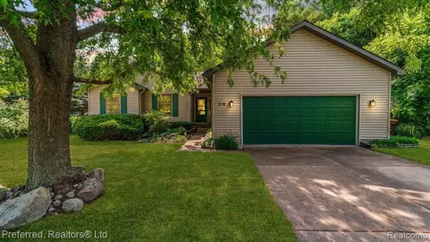716 Wood St, Stockbridge, MI 49285
