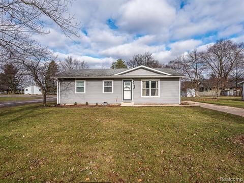 1001 Sunset Dr, Tecumseh, MI 49286 photo 1