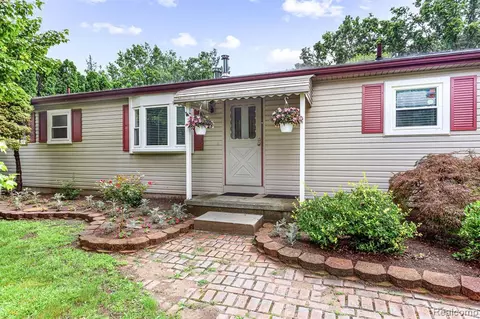 45167 Harris Rd, Belleville, MI 48111