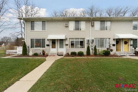 6012 Alan Dr, Brighton, MI 48116