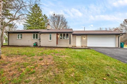 4124 Forsyth Dr, Troy, MI 48085