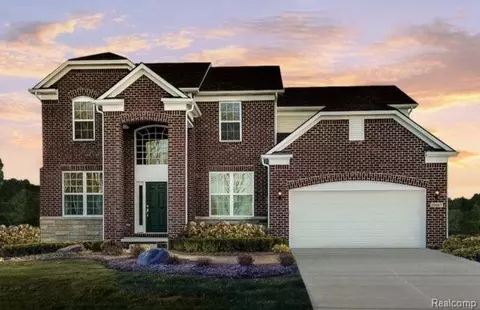 16591 Adelaide Dr, Macomb, MI 48044