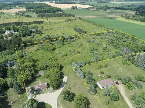 7906 W Church Rd, Saint Johns, MI 48879