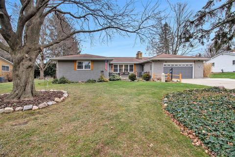 85 Meadowview Dr, Howell, MI 48843 photo 1