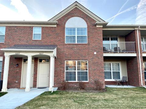 51837 E Pointe Ln, New Baltimore, MI 48051 photo 1