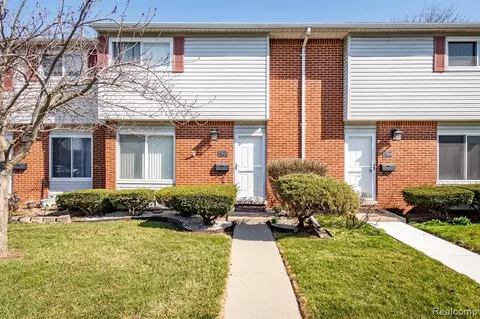 27810 Eastwick Sq, Roseville, MI 48066