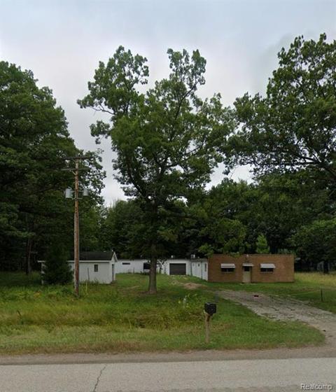 127 N Huron Rd, Au Gres, MI 48703