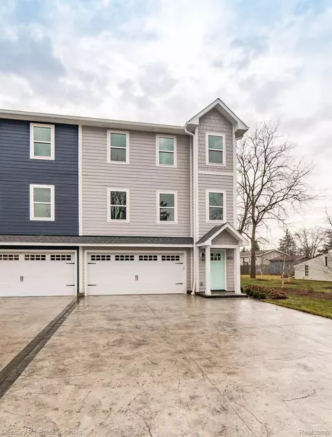 200 Oakwood St, Holly, MI 48442