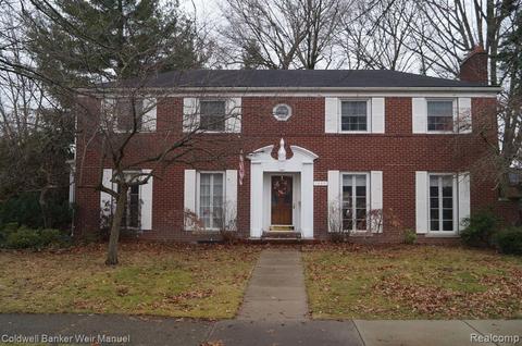1889 Stanhope, Grosse Pointe Woods, MI 48236