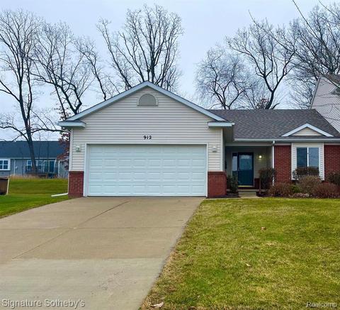 912 Spirea, Howell, MI 48843 photo 1
