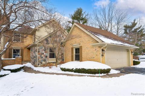4585 Golf View Dr, Brighton, MI 48116 photo 1