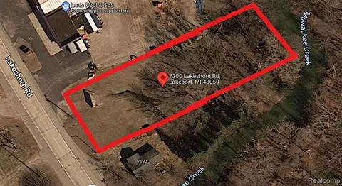 7200 Lakeshore Rd, Lakeport, MI 48059