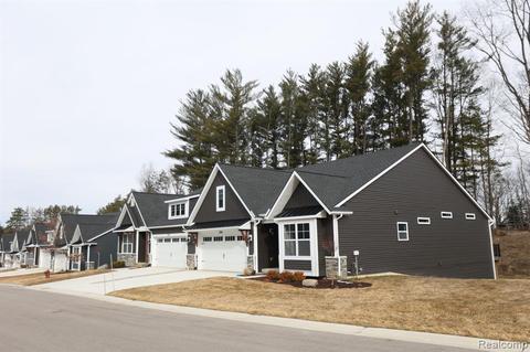 300 Canyon Creek Ct #13, Howell, MI 48843