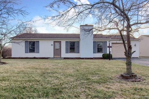 672 Leveque Cir, Carleton, MI 48117 photo 1
