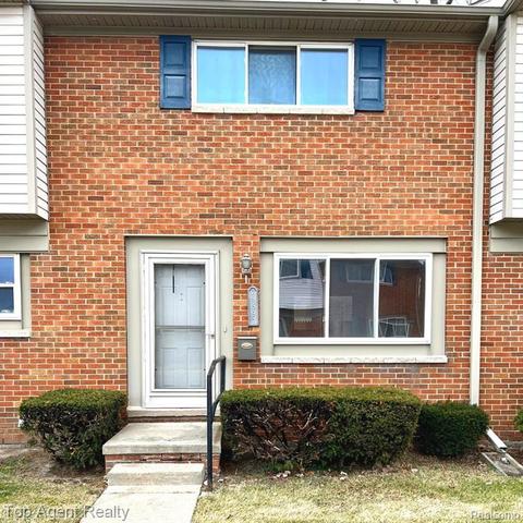 25592 Salem St, Roseville, MI 48066