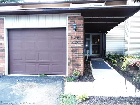 529 Oakbrook Cir #15, Flushing, MI 48433