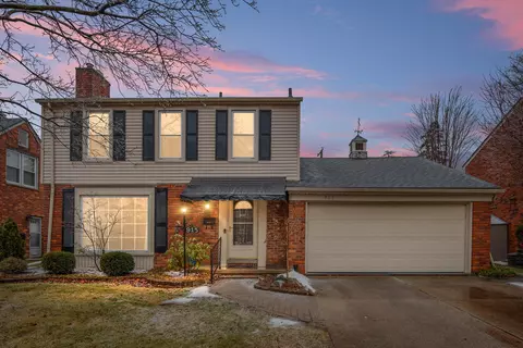 915 Cook Rd, Grosse Pointe Woods, MI 48236