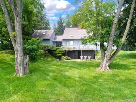 6247 Willow, West Bloomfield, MI 48324