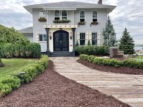2806 Military St, Port Huron, MI 48060