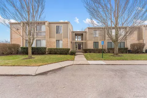 16253 Mayfair Dr #101, Southfield, MI 48075