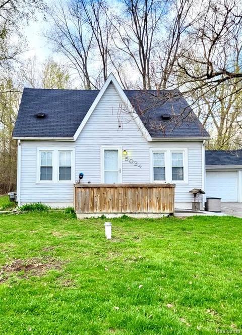 5024 W Coldwater Rd, Flint, MI 48504