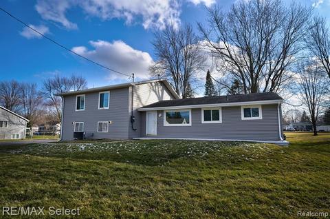 1076 Windsor St, Grand Blanc, MI 48507 photo 1
