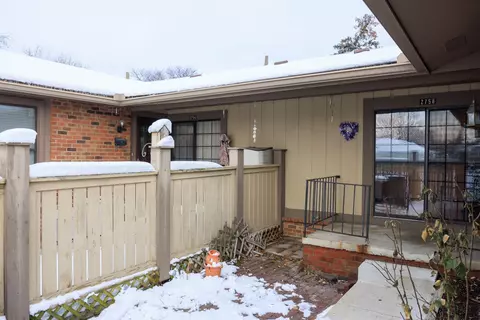 2758 Roundtree Dr, Troy, MI 48083 photo 1