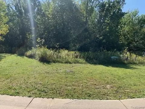 6090 Walnut Trl, Grand Blanc, MI 48439