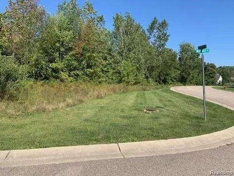 5156 Hickory Trl, Grand Blanc, MI 48439