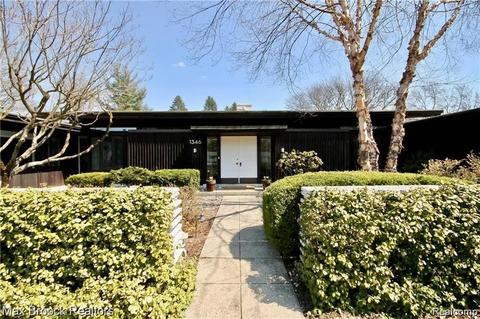1346 Ardmoor Dr, Bloomfield Hills, MI 48301