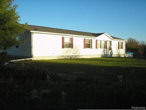 6363 Lakeshore Rd N, Palms, MI 48465