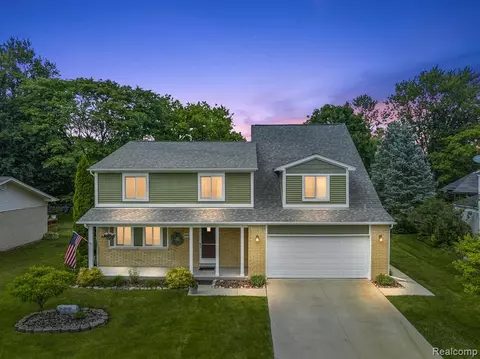 391 Randall Dr, Troy, MI 48085