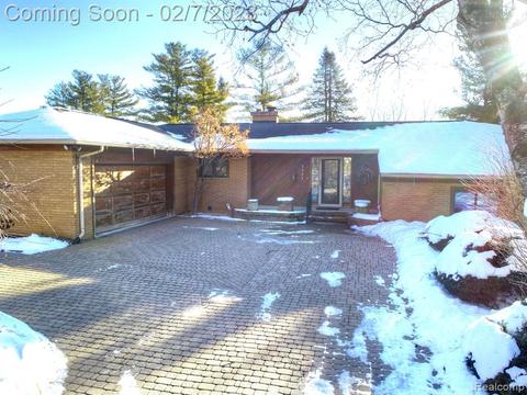 5325 Daniel Dr, Brighton, MI 48114 photo 1