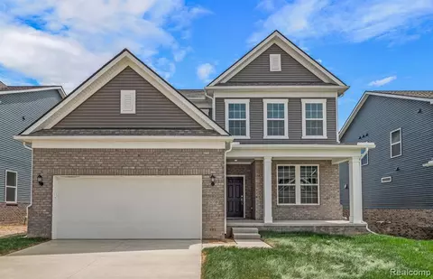 5018 Shoreham Cir, Clarkston, MI 48346