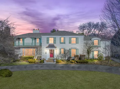 470 Renaud Rd, Grosse Pointe Woods, MI 48236