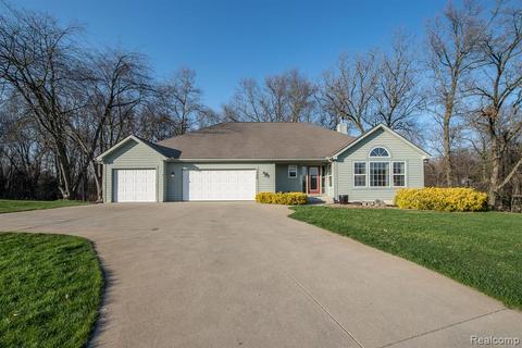 1135 Arthurs, Pinckney, MI 48169