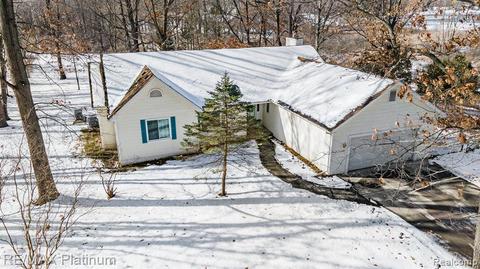 1207 Triangle Lake Rd, Howell, MI 48843 photo 1