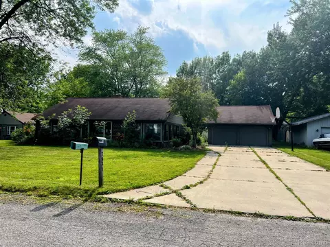 7925 Otto St, Tittabawassee, MI 48623