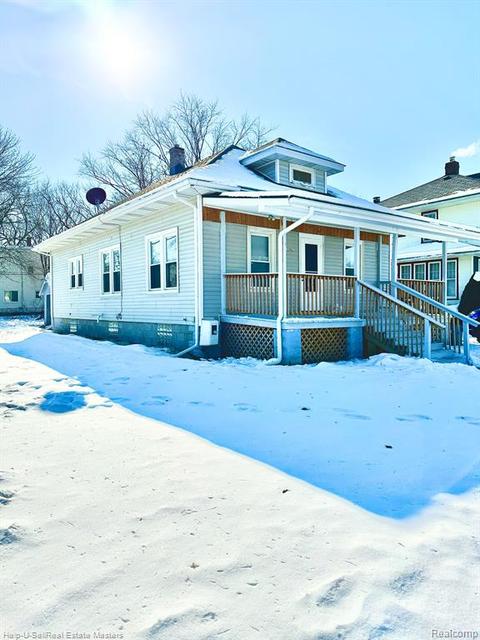 1302 Pine St, Port Huron, MI 48060 photo 1